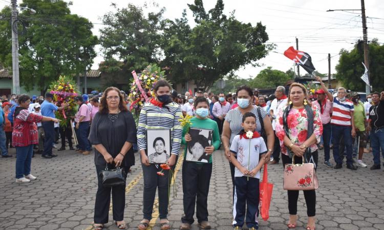 La Bicentenaria UNAN-León, participó junto al pueblo Leones en la jornada Política en celebración a los 43 años de la Liberación de León primera capital de la Revolución.