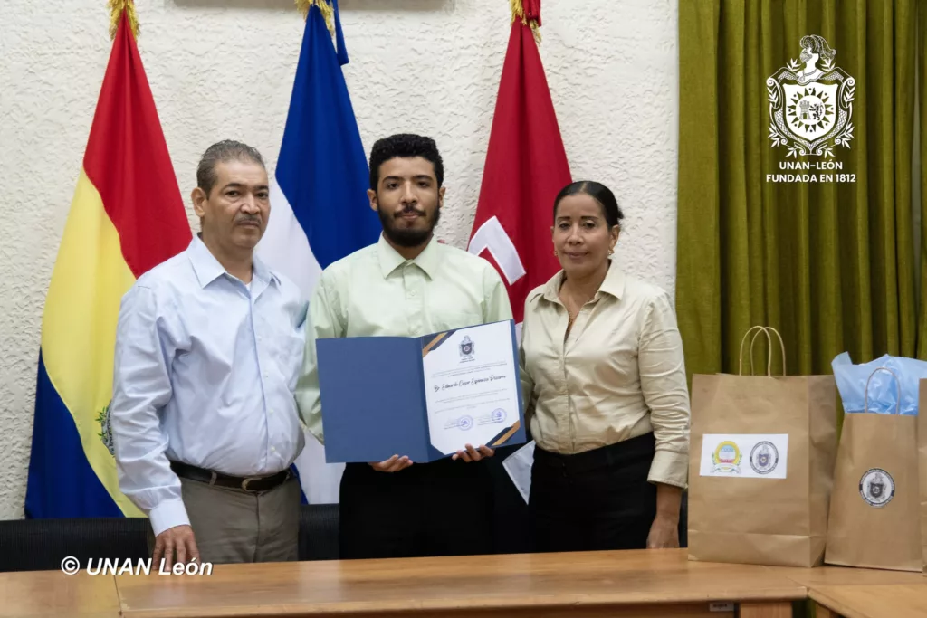 MEJOR ESTUDIANTE UNAN LÉON