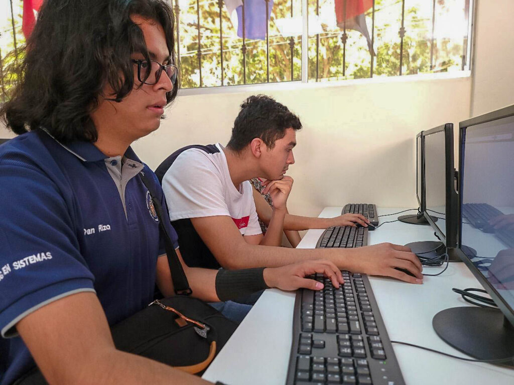 Reinauguracion Laboratorio TIC CUR Jinotega UNAN-León (9)