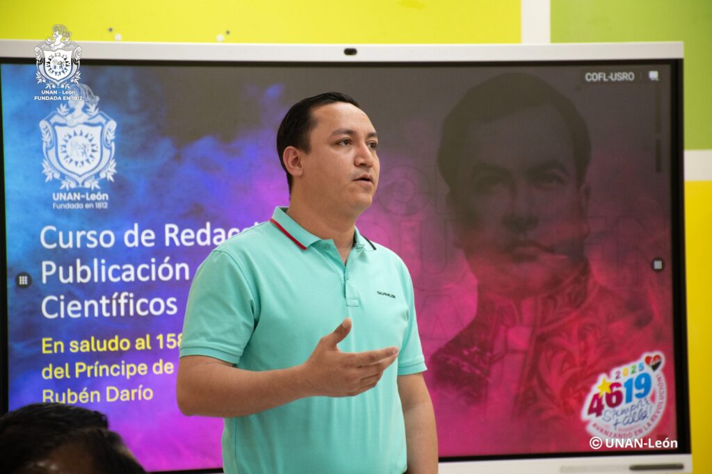 Yader Avilés Docente del área de conocimiento de Ciencias Económicas y Empresariales