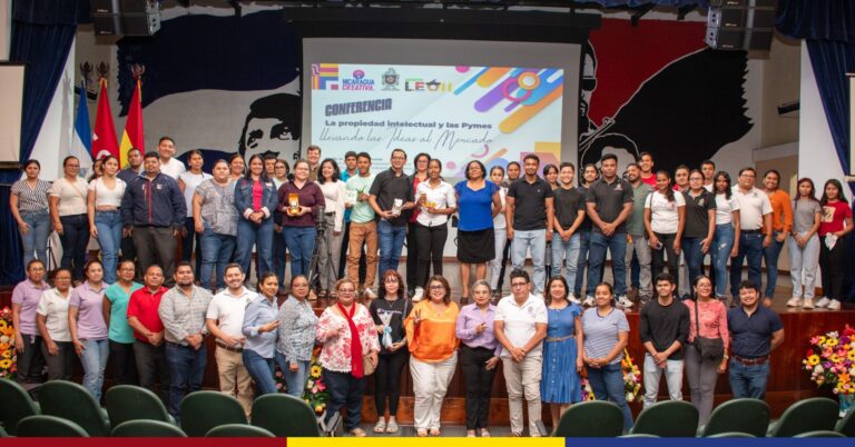 UNAN-León realiza Conferencia y Expoferia con Estudiantes Emprendedores