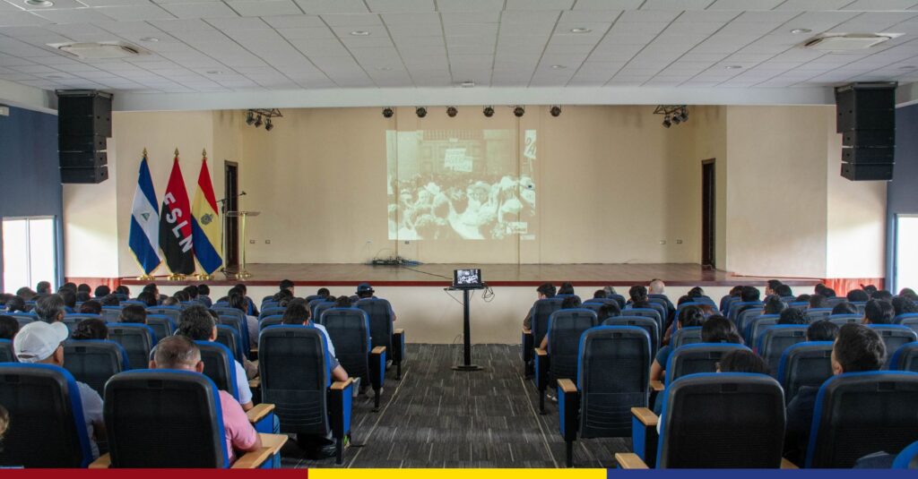 Cinemateca Nacional presentó documental «Los Somozas» en UNAN-León