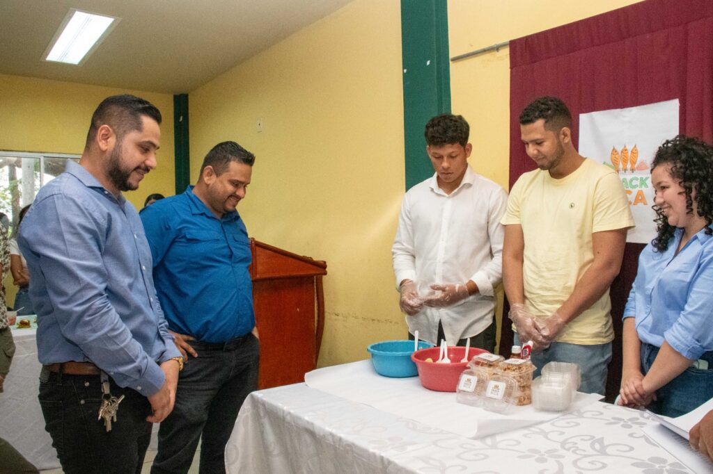 UNAN-León realiza Feria de Reciclaje (10)