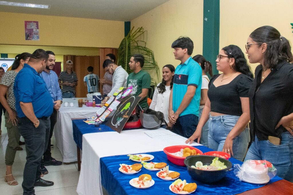 UNAN-León realiza Feria de Reciclaje (12)