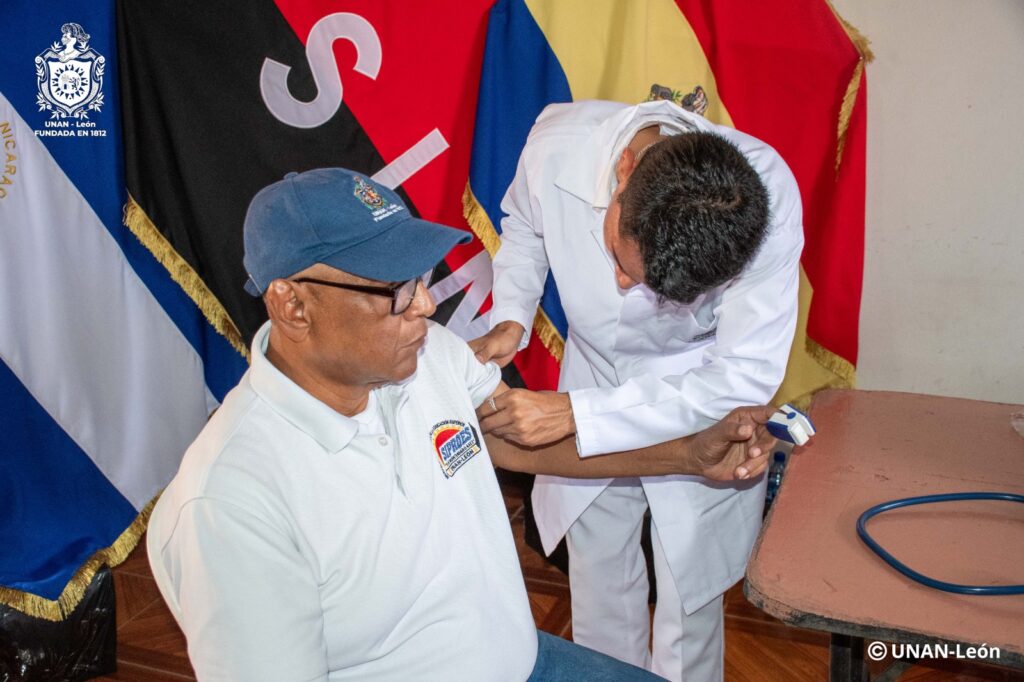 UNAN-León Realiza Feria de Salud en Conmemoración del 46 aniversario del Triunfo de la Revolución Popular Sandinista (7)