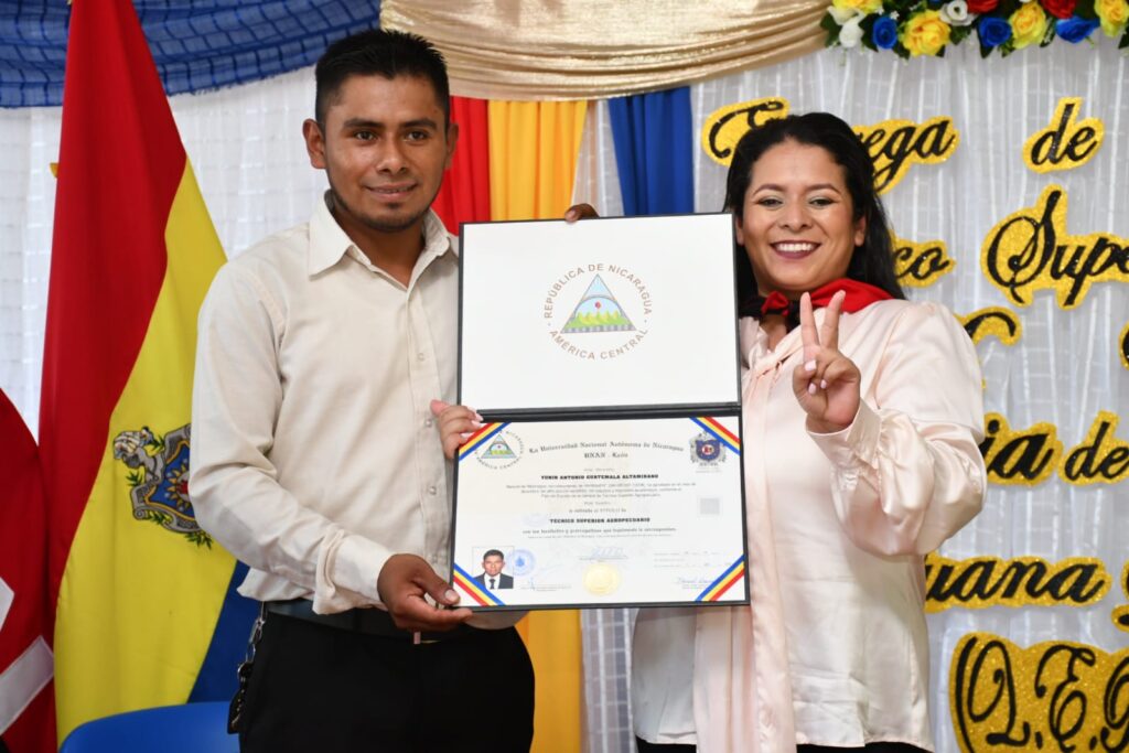Entrega de Titulos UNICAM UNAN 2025-08-23 at 14.10.55 (2)