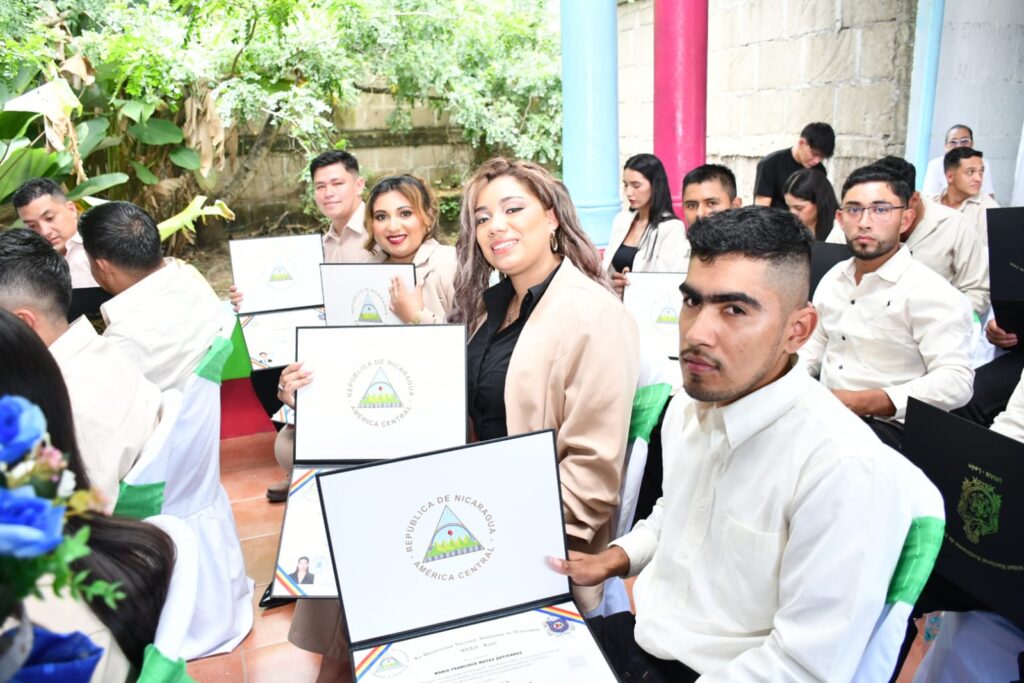 Entrega de Titulos UNICAM UNAN Leon 2025-08-23 at 14.10.53 (1)