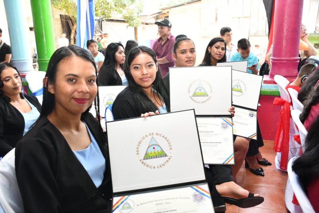 Entrega de Titulos UNICAM UNAN Leon 2025-08-23 at 14.10.59
