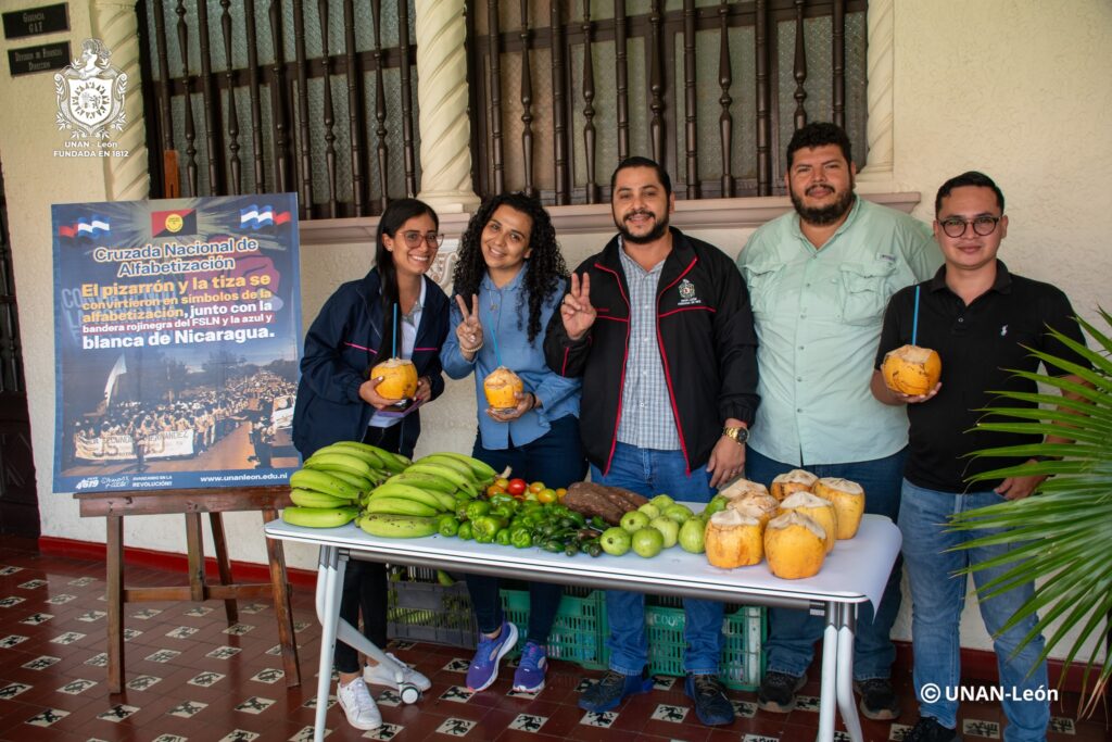 Reconocimientos y Feria Comunitaria UNAN-León 12