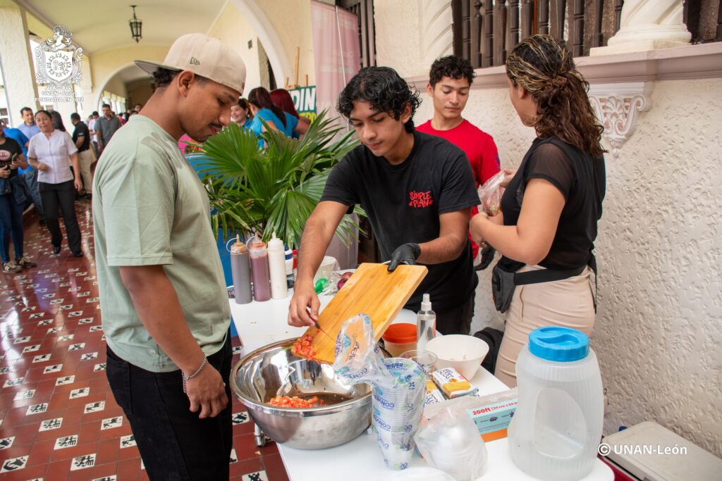 Reconocimientos y Feria Comunitaria UNAN-León 1