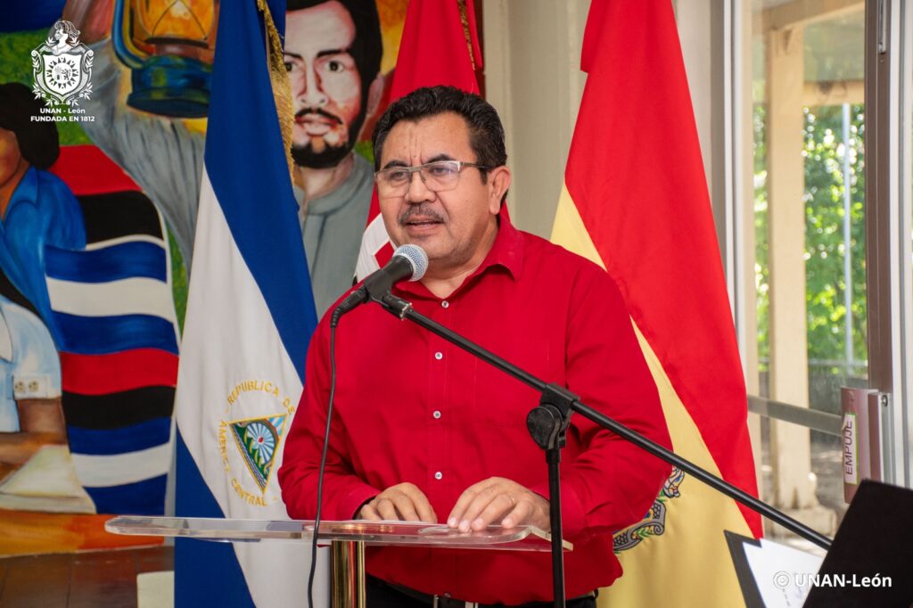 Cro.Francisco Javier Parajón , director del Área de Conocimiento de Ciencias de la Educación y Humanidades