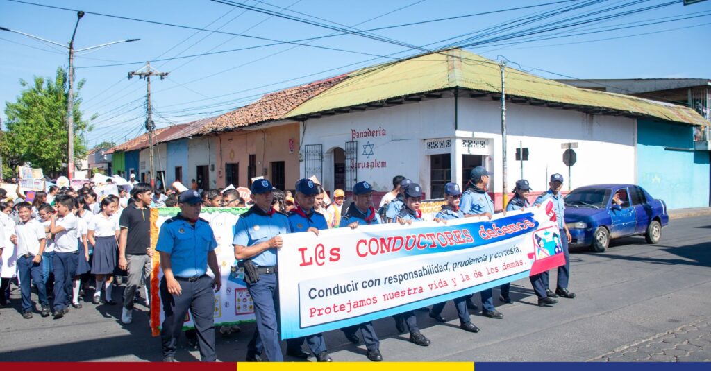 UNAN-León se suma a la Caminata de Educación y Seguridad vial “Salva tu Vida”
