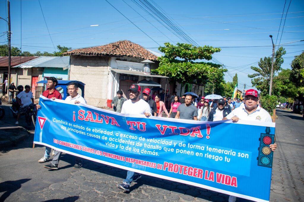 UNAN-León se suma a la Caminata de Educación y Seguridad vial “Salva tu Vida” (3)