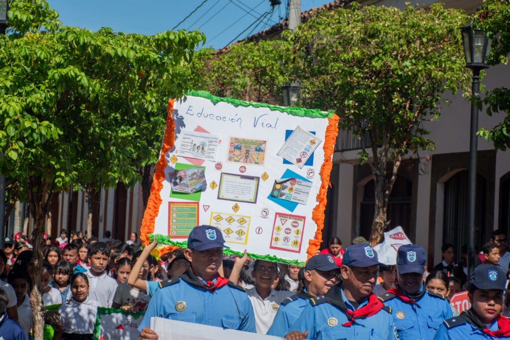 UNAN-León se suma a la Caminata de Educación y Seguridad vial “Salva tu Vida” (6)
