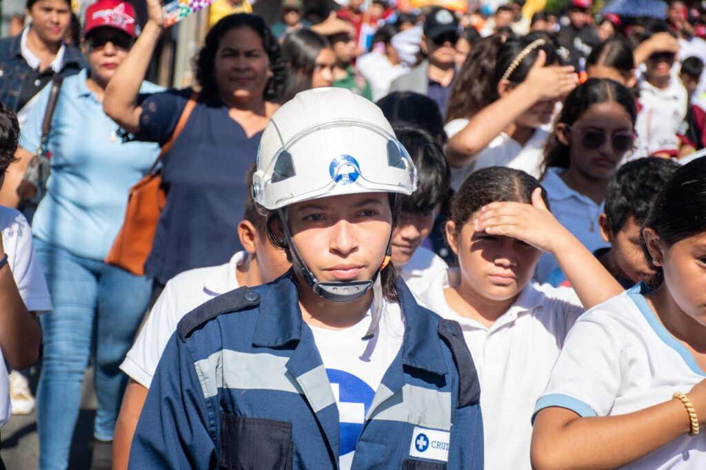 UNAN-León se suma a la Caminata de Educación y Seguridad vial “Salva tu Vida” (9)