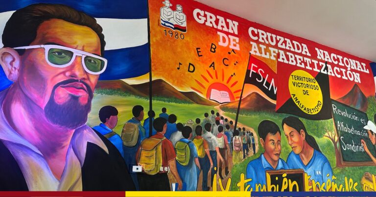 UNAN-León inaugura mural conmemorativo de la Cruzada Nacional de Alfabetización