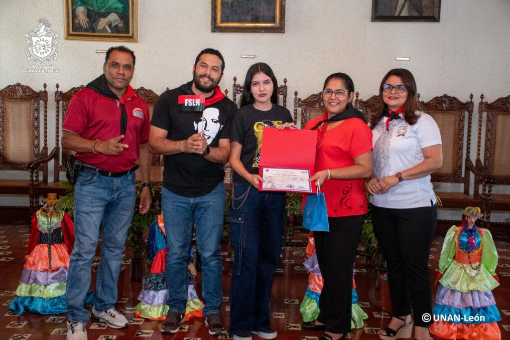 Entrega de reconocimientos todos san jacinto excelencia academica unan leon (11)