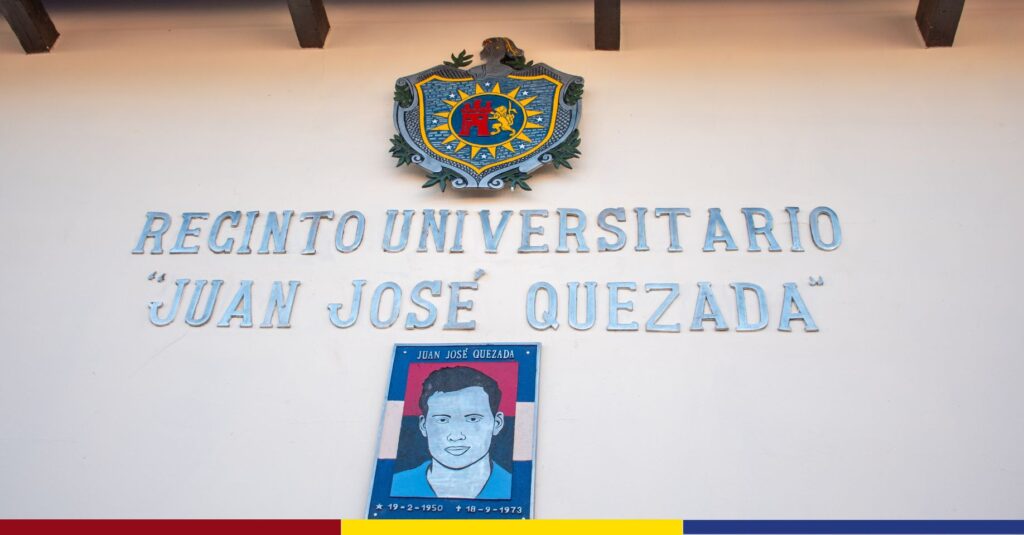 Autoridades de la UNAN-León devela placa en honor a Juan José Quezada
