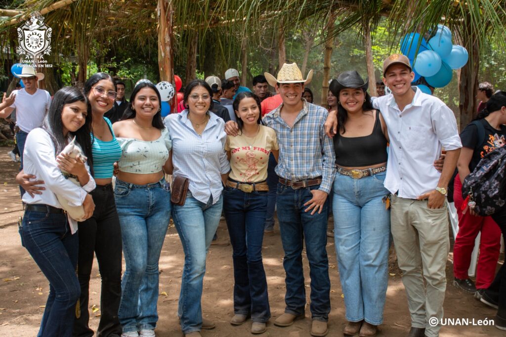 UNAN-León celebra III Simposio de Medicina Veterinaria en saludo al Día Nacional del Médico Veterinario (7)