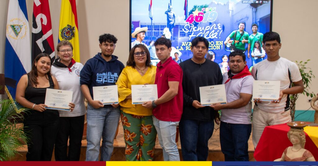 UNAN-León reconoce el ingenio de sus estudiantes en Hackathon Nicaragua Disruptivo 2025