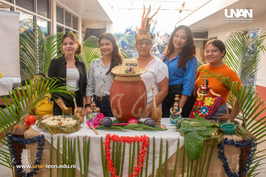 UNAN-León realizó Feria Gastronómica de comidas Típicas en conmemoración del Día de la Resistencia Indígena, Negra y Popular (10)
