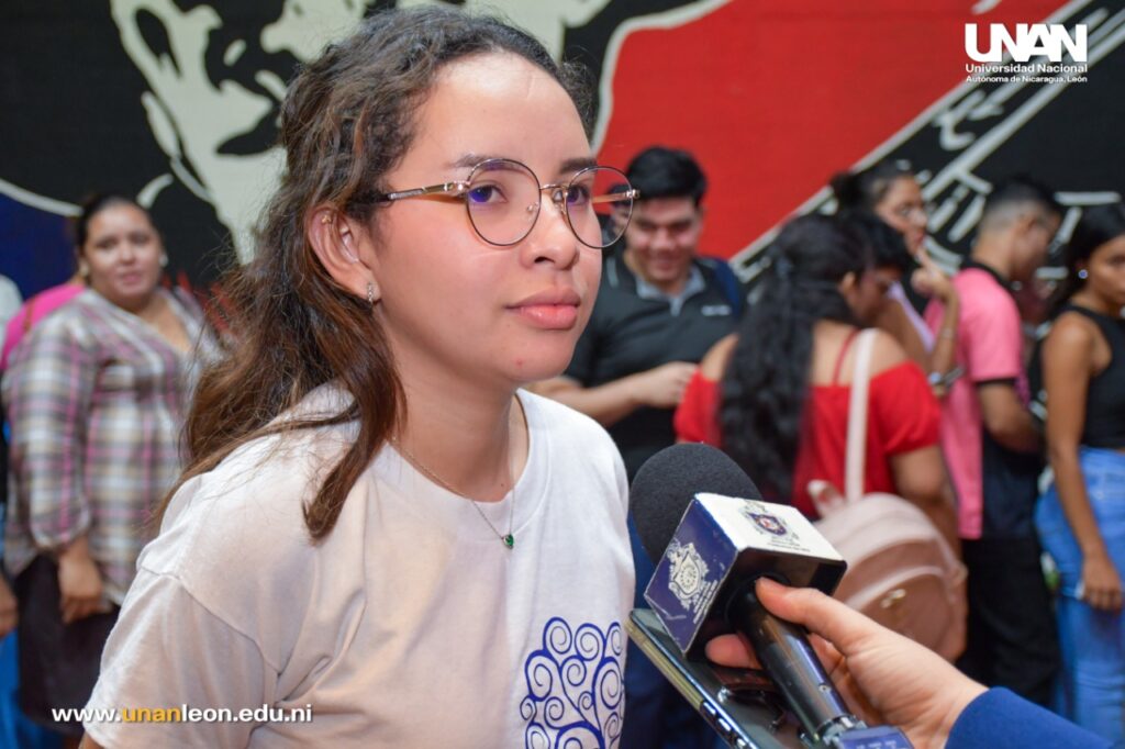 Entrega de Becas UNAN-León