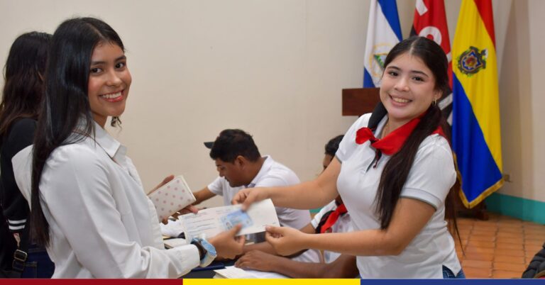 Con gratitud, miles de estudiantes de UNAN-León reciben Becas Universitarias para el Pueblo