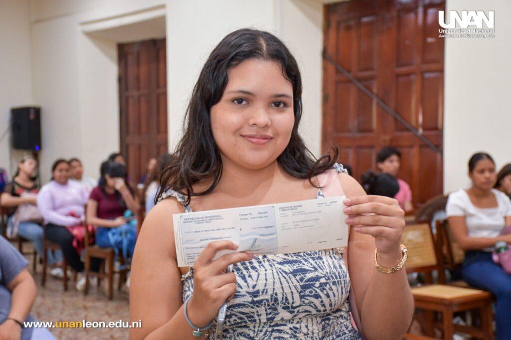 Entrega de Becas UNAN-León 11