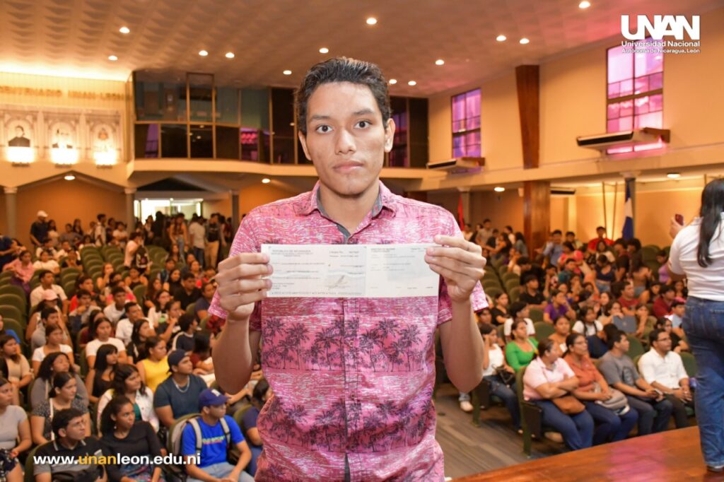 Entrega de Becas UNAN-León 17