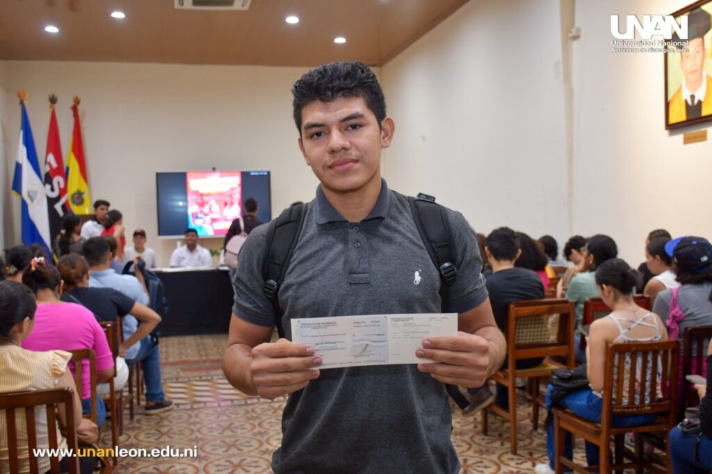 Entrega de Becas UNAN-León 8