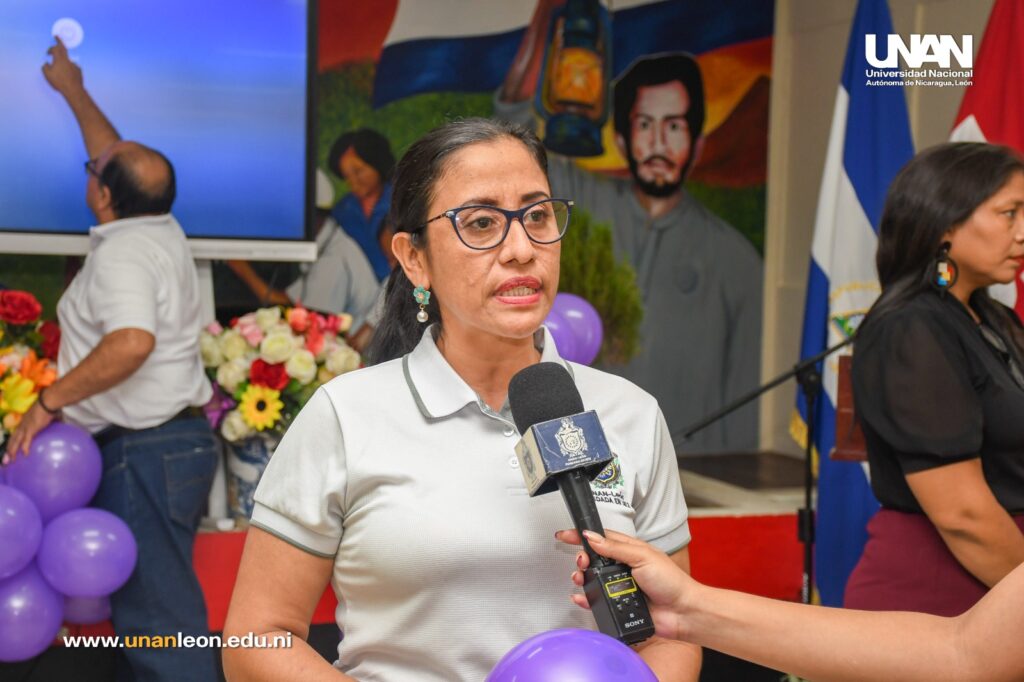 Cra. Darling Reyes, Protagonista.