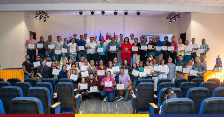 UNAN-León realiza entrega de Certificados a docentes participantes de los “Talleres de Integración de Tecnologías Digitales en la Docencia”