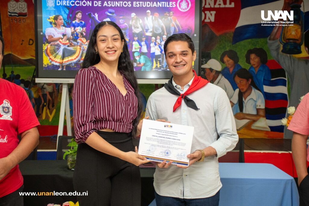 cristel Flores, estudiante destacada.