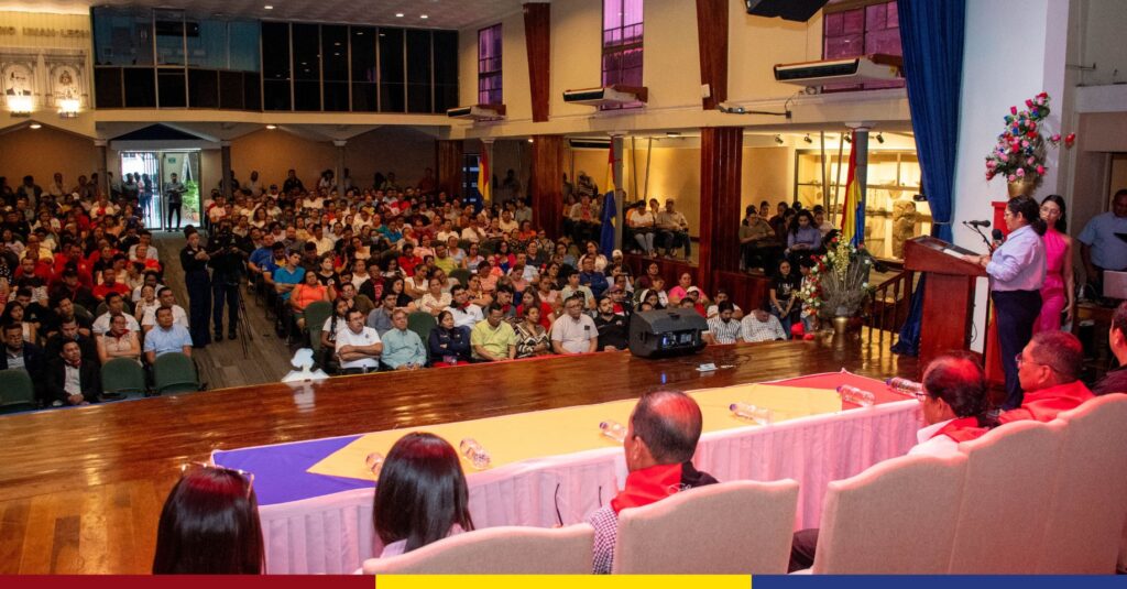 UNAN-León desarrolla conferencia magistral en el marco del 214 aniversario de su fundación