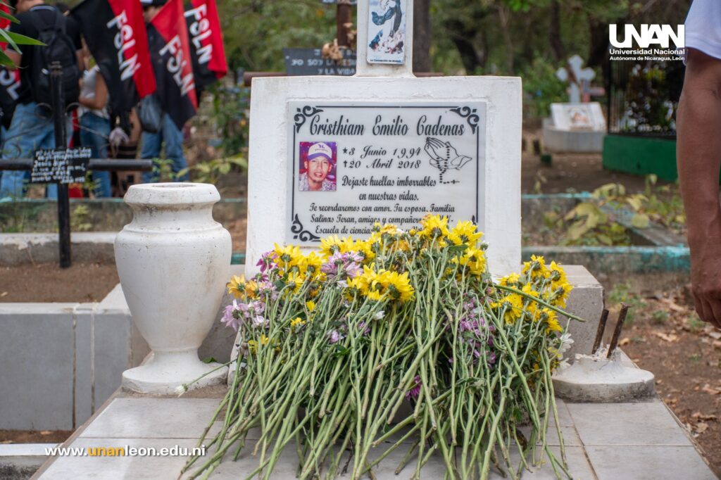 Ofrenda Floral Cristhiam Emilio Cadenas (1)