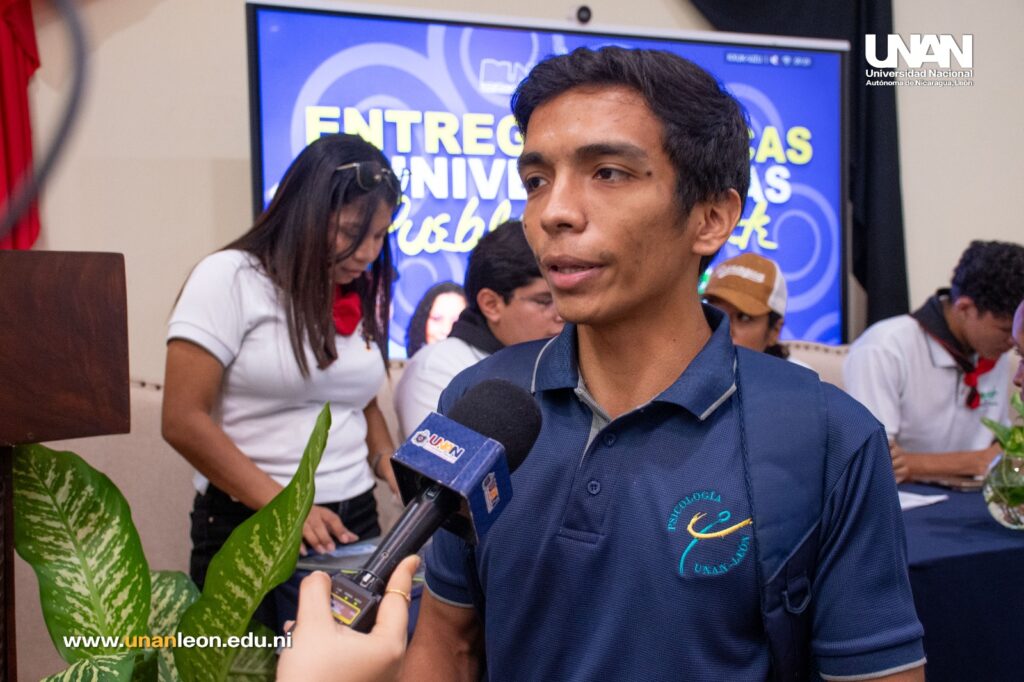 Juventud protagonista recibe Becas Universitarias Pueblo Presidente en la UNAN-León