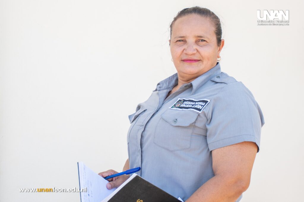 Delfa Vallejos,Guarda de seguridad