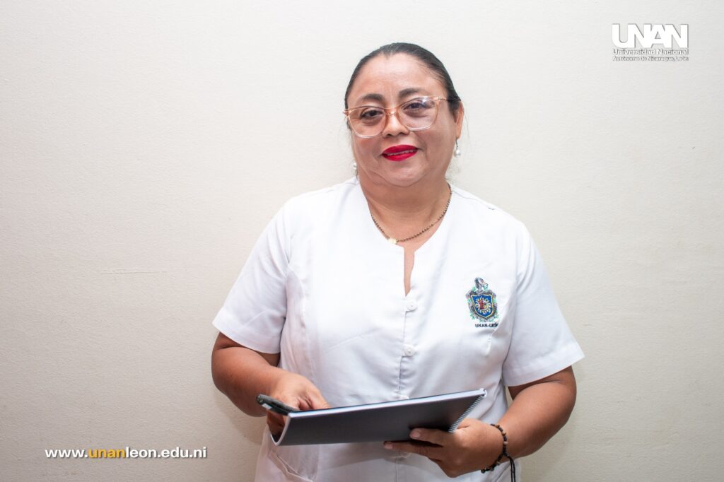Blanca Padilla, Trabajadora Administrativa