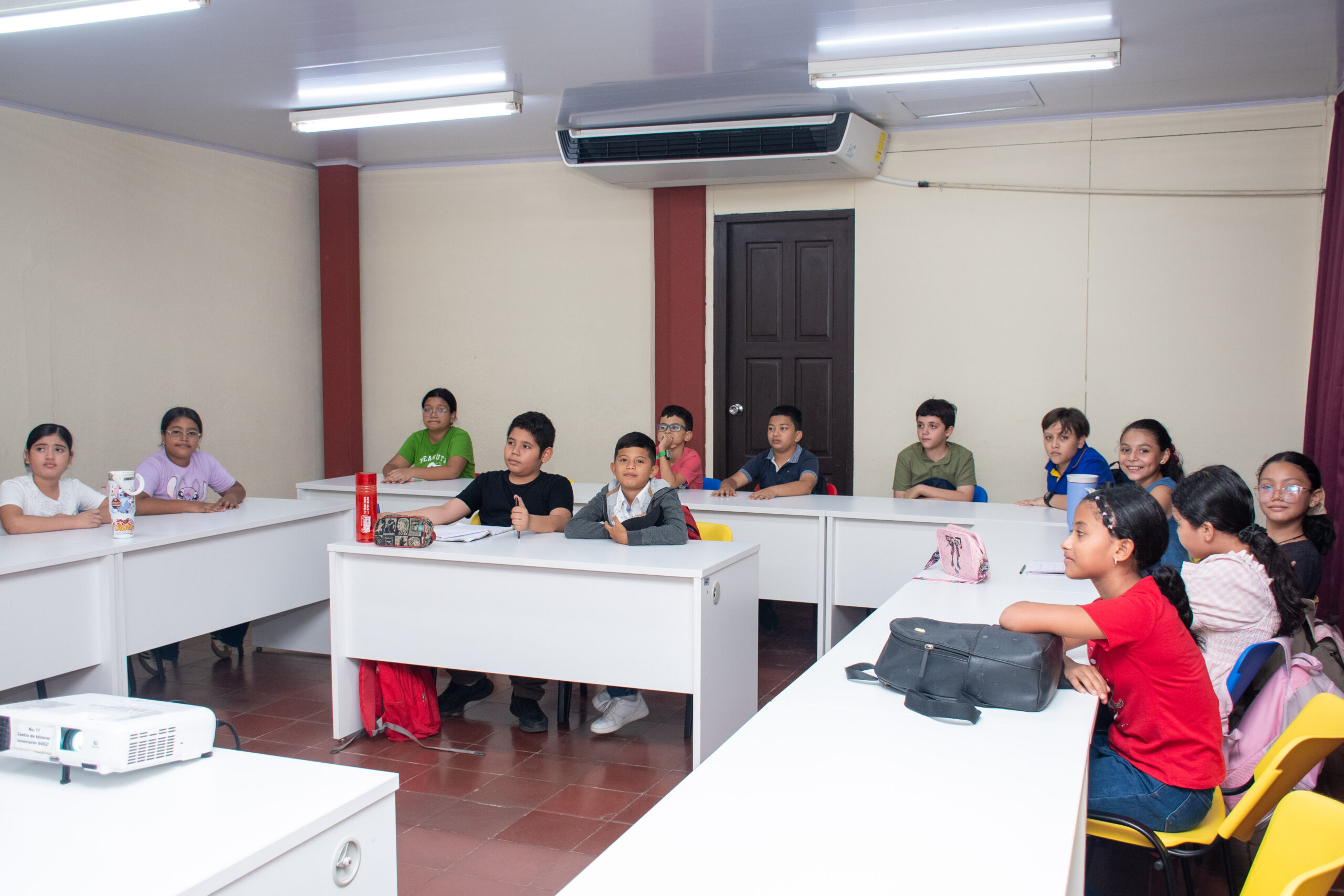 Niños en actividad académica